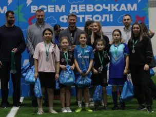 Девчонки на футболе! 